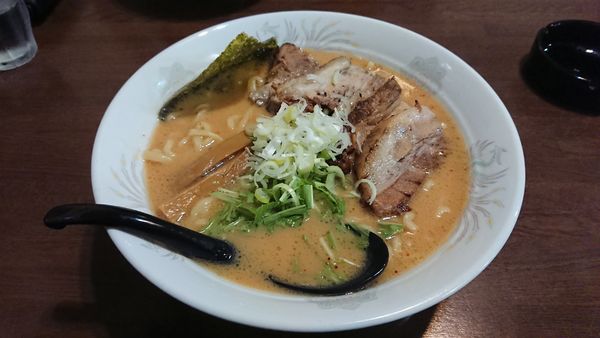 「炙りﾁｬｰｼｭｰ麺(味噌)1000円+他」@麺屋 秀の写真