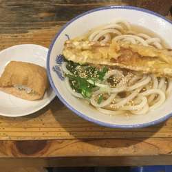 かけうどん・冷+いなり(¥320+80・ちくわ天サービス)