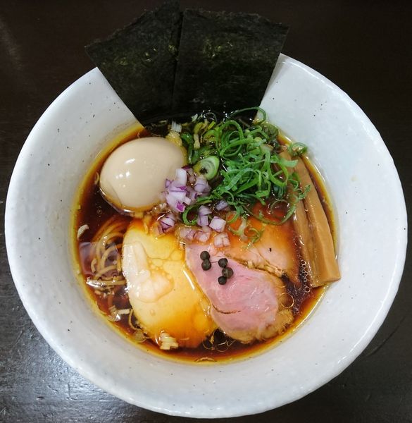 「燻製味玉ラーメン（醤油）」@麺や 魁星の写真