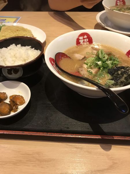 「とんこつ醤油ラーメン」@福福らーめん 湯里店の写真