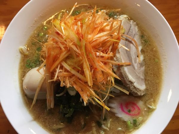 「ネギみそラーメン700円(チャーシュー,味タマ+200円)」@志のやの写真