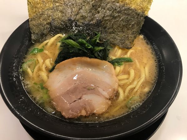 「醤油豚骨ラーメン ¥700」@横浜家系ラーメン 藤之家の写真
