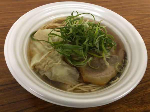 「黄金の煮干しわんたんめん　 白醤油」@東京ラーメンショー2019の写真