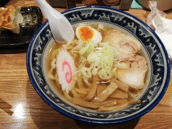 「しょうゆらーめん」@手打ちらーめん 麺之介の写真