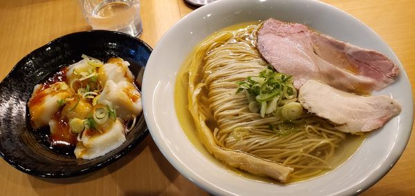 「鶏そば(塩)【大盛210g】＋水餃子【オススメ味】」@濃厚鶏そば 葵の写真