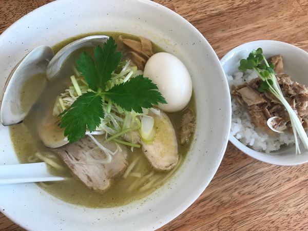 「貝塩拉麺+味玉+豚ほぐし丼890+110+270=1,270円」@麺屋 心羽の写真