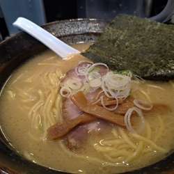 らーめん（650 円）