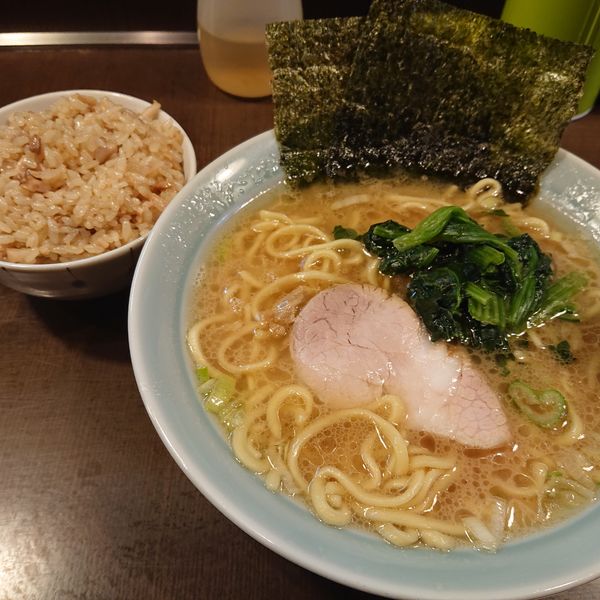「ラーメン並750円硬め、肉ごはん230円」@横浜らーめん 本牧家 横須賀店の写真