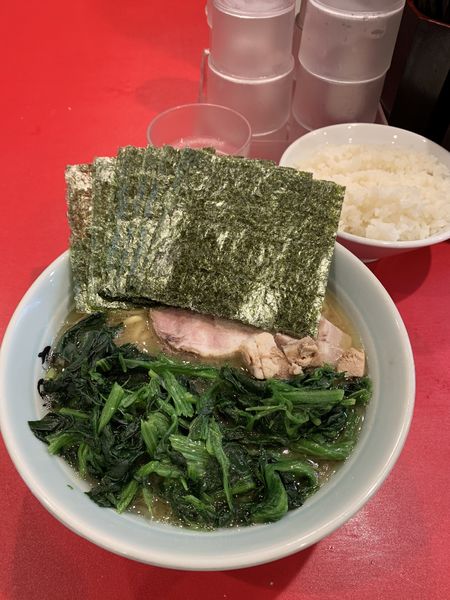 「らーめん　ほうれん草　海苔」@横浜家系ラーメン 志田家 蒲田店の写真
