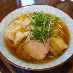 地鶏わんたんめん 800円