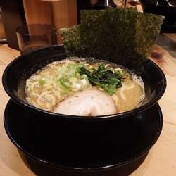 豚骨醤油ラーメン