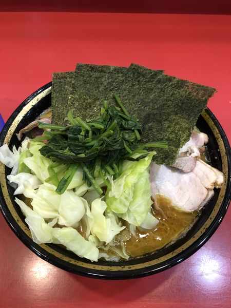 「中盛チャーシュー麺、キャベツ」@家系総本山 ラーメン吉村家の写真