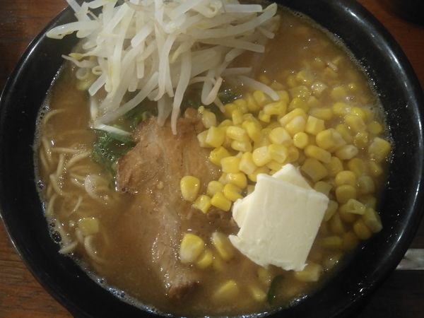 「（期間限定）定番バタコン味噌¥858」@濃厚ラーメン 濃超乱 学園通り店の写真