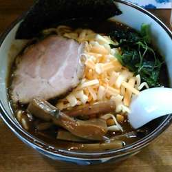 チーズマウンテンカレーラーメン　ラーパス　かき氷