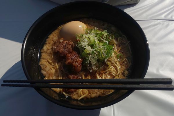 「炙り中落ちカルビ背脂醤油そば」@らーめん セアブラノ神 壬生本店の写真