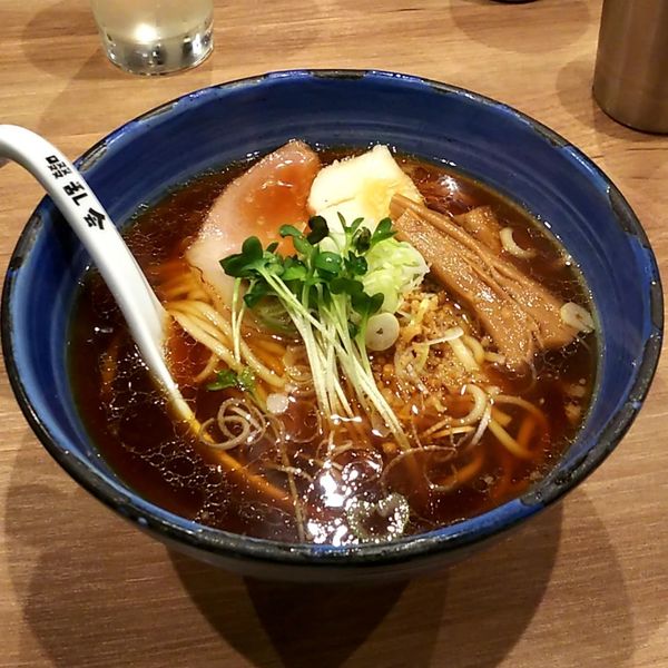 「ザ・正油らーめん」@自家製麺 啜乱会の写真