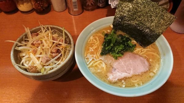 「ラーメン 並 680円 + ネギチャーシュー丼 300円」@ラーメン たかし屋 大門店の写真