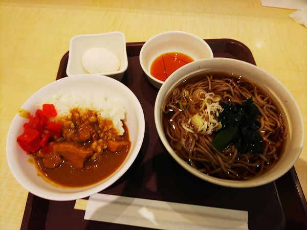 「朝そばカレー」@東京シェフズキッチン そば処 羽田あずみ野の写真