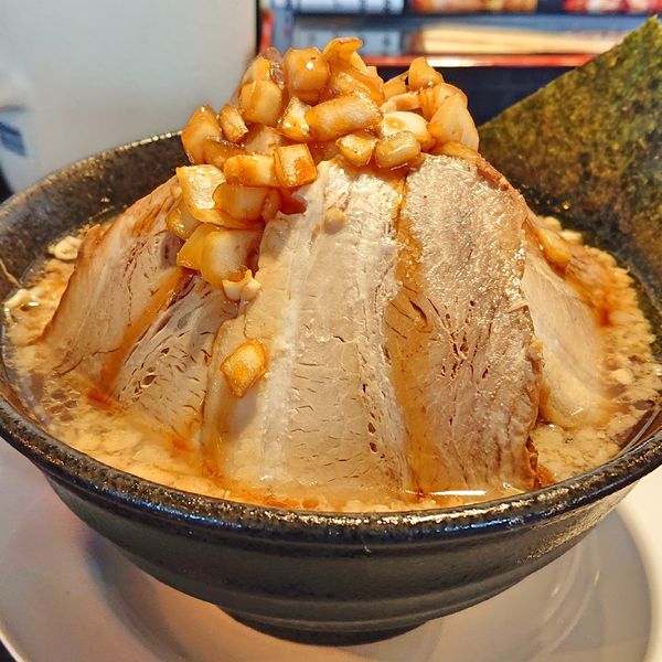 「野菜肉盛醤油1100」@自家製麺 川崎屋の写真