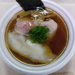 【らぁ麺 飯田商店】しょうゆらぁ麺 880円
