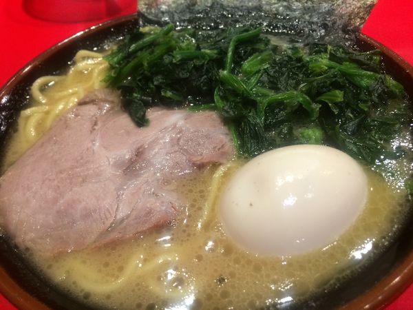 「ラーメン並160g¥700、味玉、れんそう」@横浜家系らーめん 山崎家の写真