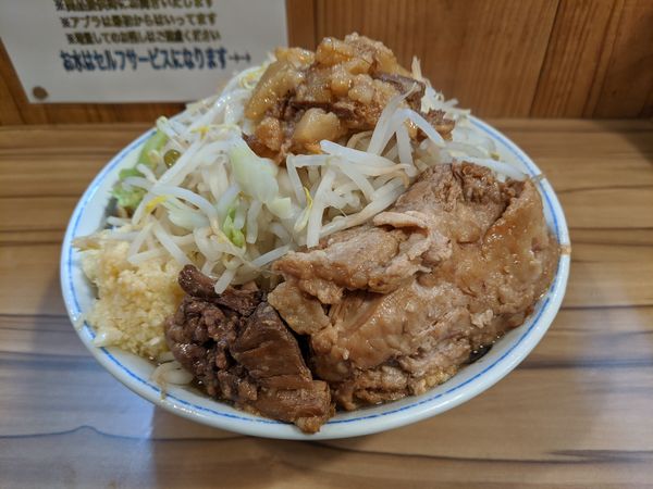 「ラーメン(ニンニクヤサイ多め)」@ヒノブタセカンド 南越谷駅前店の写真