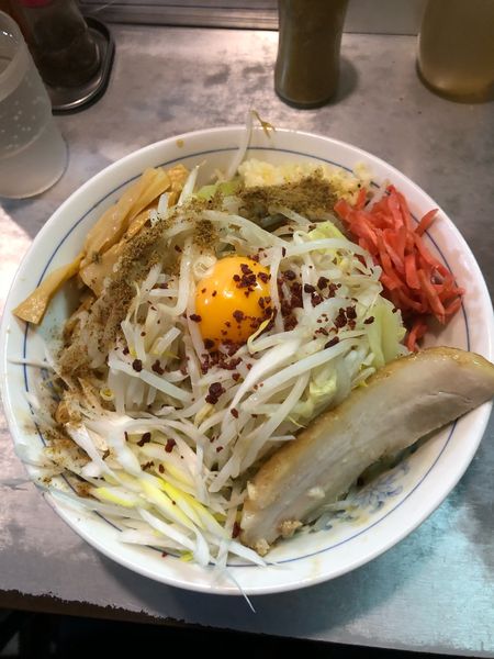 「汁なし　ヤサイニンニク紅生姜」@らーめん大 練馬店の写真