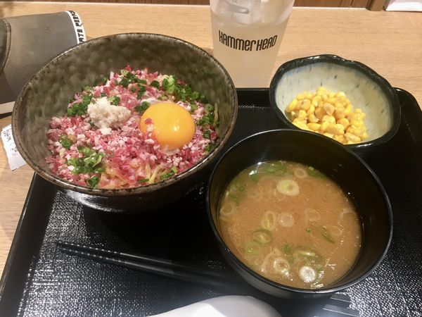 「牛とろON NOODLE + コーン」@初代 横浜ハンマーヘッド店の写真