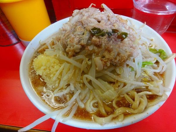 「ラーメン600円　ニンニク多め　脂」@ラーメン二郎 三田本店の写真