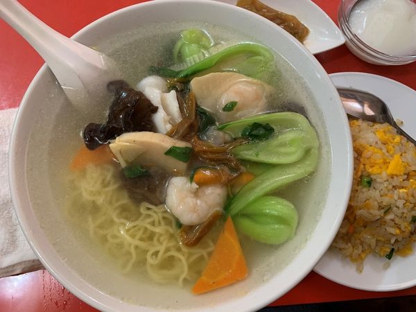 「海鮮湯麺と半チャーハン」@中国料理 碧苑軒の写真