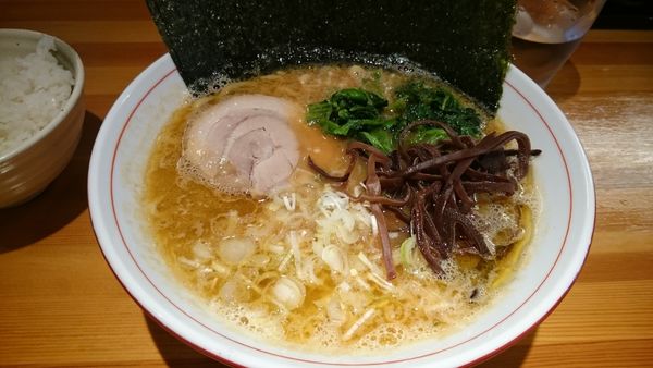 「ラーメン並（700円）＋海苔（100円）＋ライス（100円）」@とんこつ らい斗の写真