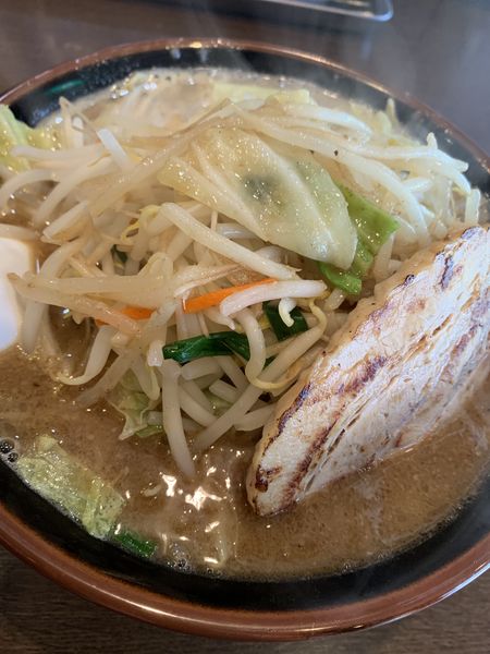 「濃厚らーめん800円野菜増し」@麺や 旅凮車の写真