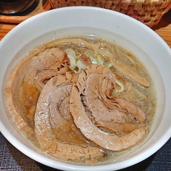 「煮干そば850 肉増し２枚200」@つけめん・らーめん・煮干そば 金狼の写真