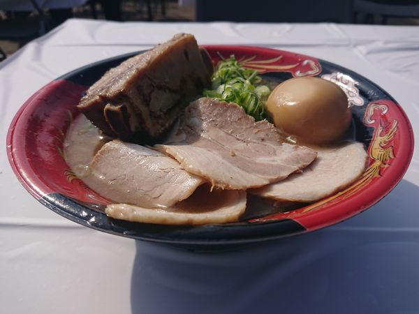 「【豚の骨】煮干し豚骨ラーメン＋スペシャルトッピング」@真ラーメン祭り 絆の写真