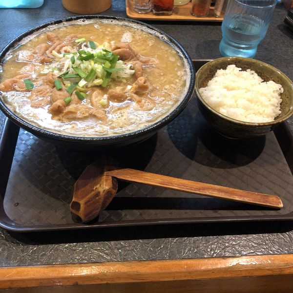 「もつ煮味噌ラーメン(1250円)太麺、こってりサービス半ライス」@秋田ラーメン はまの写真