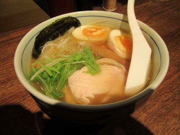 「鶏出汁ラーメン　醤油（７７０円）＋唐揚げ７１５円他」@がぶり亭の写真