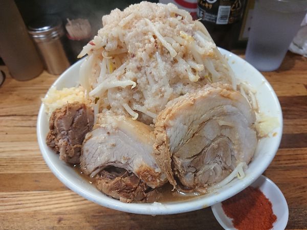 「ラーメン中  豚１枚」@デカ盛り戦隊 豚レンジャーの写真