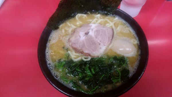 「ラーメン＋味玉＋ほうれん草」@横浜家系  一二三家の写真