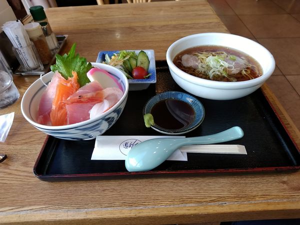 「Ａランチ(醤油ラーメン＋海鮮丼)1,100円」@遊彩食の写真
