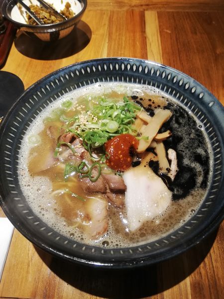 「赤丸　濃厚地鶏中華そば　880円」@麺屋 他力の写真