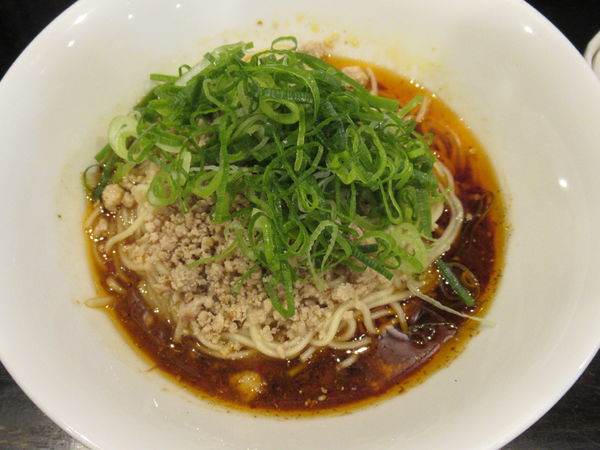 「汁なし担々麺（並）（670円）＋温玉（100円）」@赤麺 梵天丸 五日市本店の写真