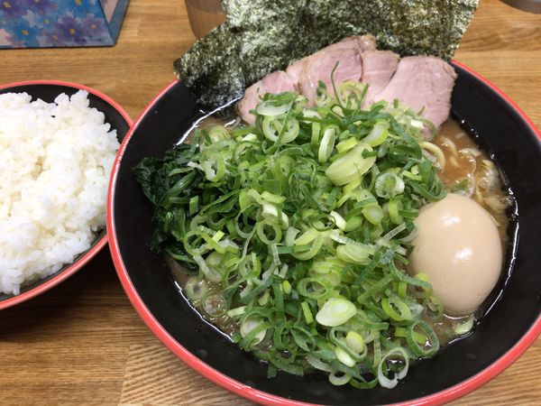 「全部のせラーメン(かため、ふつう、おおめ)+♾ライス 1050円」@麺家 紫極の写真