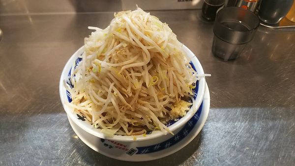 「らーめん 野菜マシニンニク半分味濃いめ」@ラーメン大 下高井戸店の写真