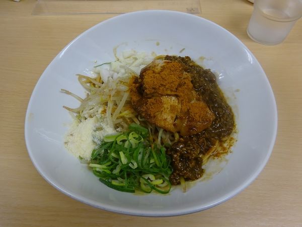 「カレーまぜそば(中辛)」@ラーメン たぬき屋の写真