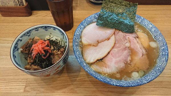 「チャーシュー麺 1010円+豚ばらナンコツごはん 320円」@中華そば専門 とんちぼの写真