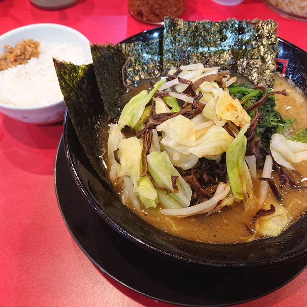 「ラーメン並700円、温野菜100円、ライス餃子セット200円」@家系ラーメン王道 王道之印の写真
