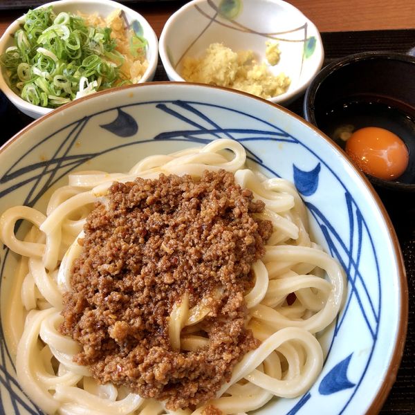 「うま辛肉々釜玉 並650円大盛無料」@丸亀製麺 千葉ニュータウン中央の写真