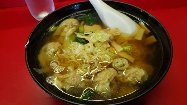 「ワンタン麺750円」@元祖支那そば 信吉屋の写真