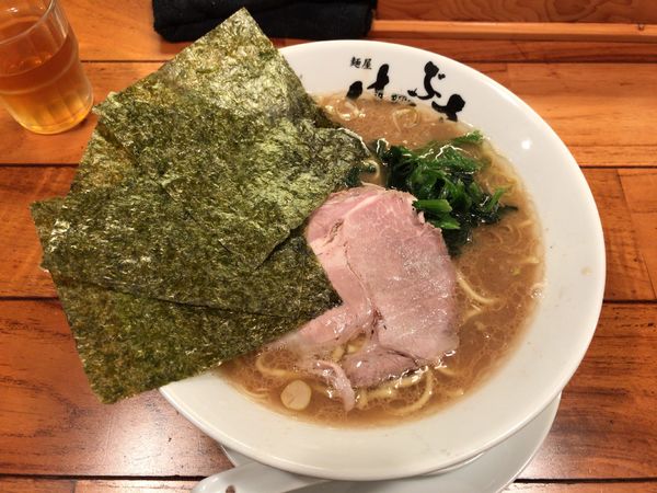「らーめん(670円)」@横浜家系 麺屋はやぶさの写真