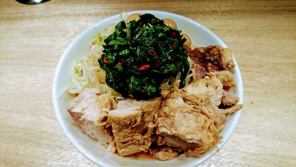 「ラーメン 少なめ(ニンニク少なめ)+うずら･辛ニラ･豚増し」@MEN YARD FIGHTの写真